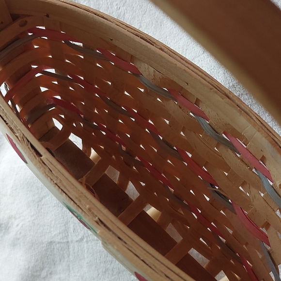 Vintage wicker strawberry apple wall baskets wall hanging farmhouse - Picture 4 of 7